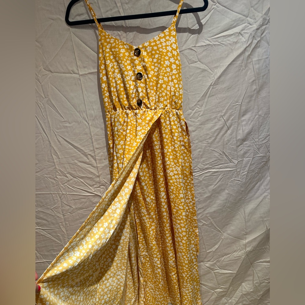 Yellow summer dress New, never worn SHEIN summer dress